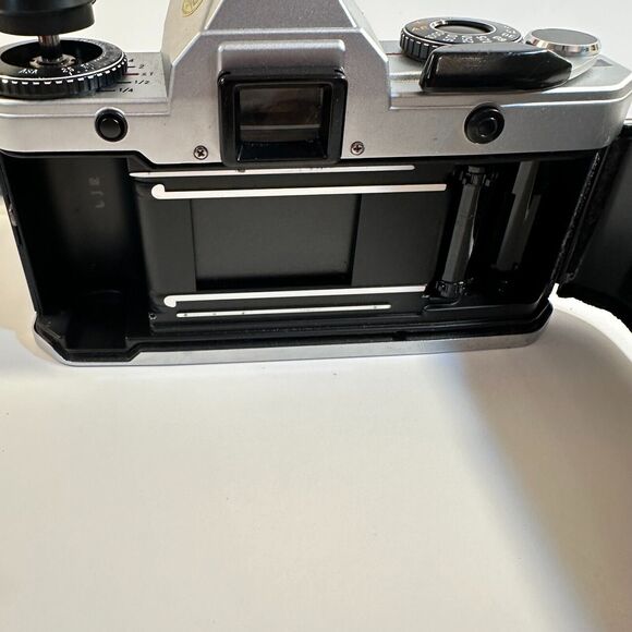 Yashica FX-D Quartz SLR Vintage Film Camera w/extra Lens included Untested - Picture 6 of 10